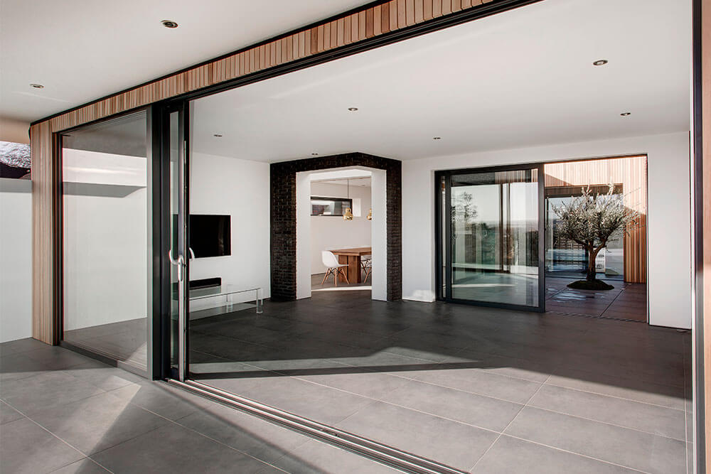 AluK aluminium lift and slide door